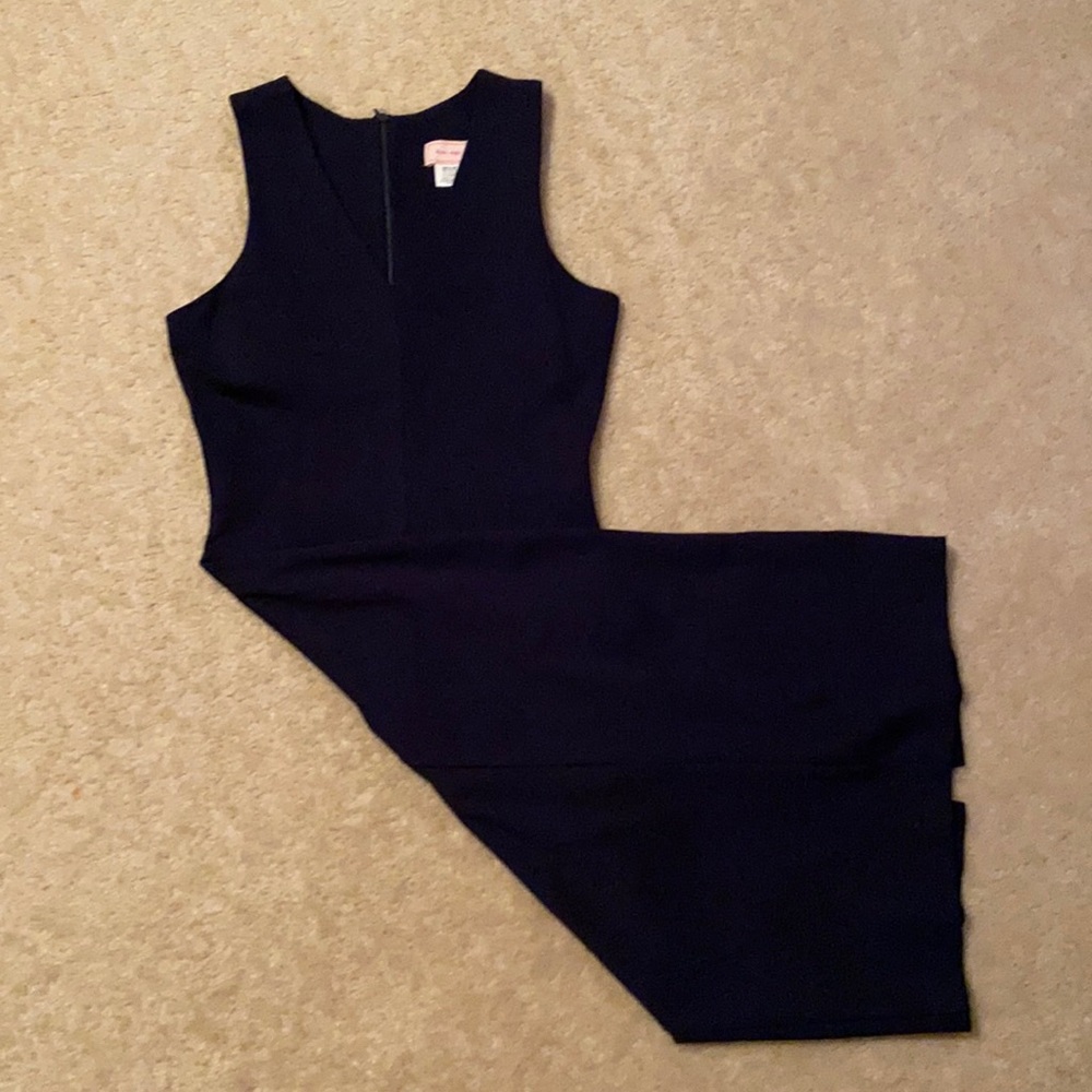 Love ady midi sleeveless dress.